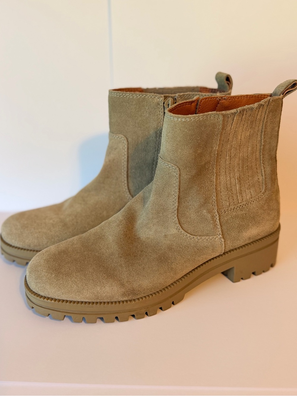 Lucky Brand hazyl Chelsea ankle Boot in Camel Tan 6.5/37